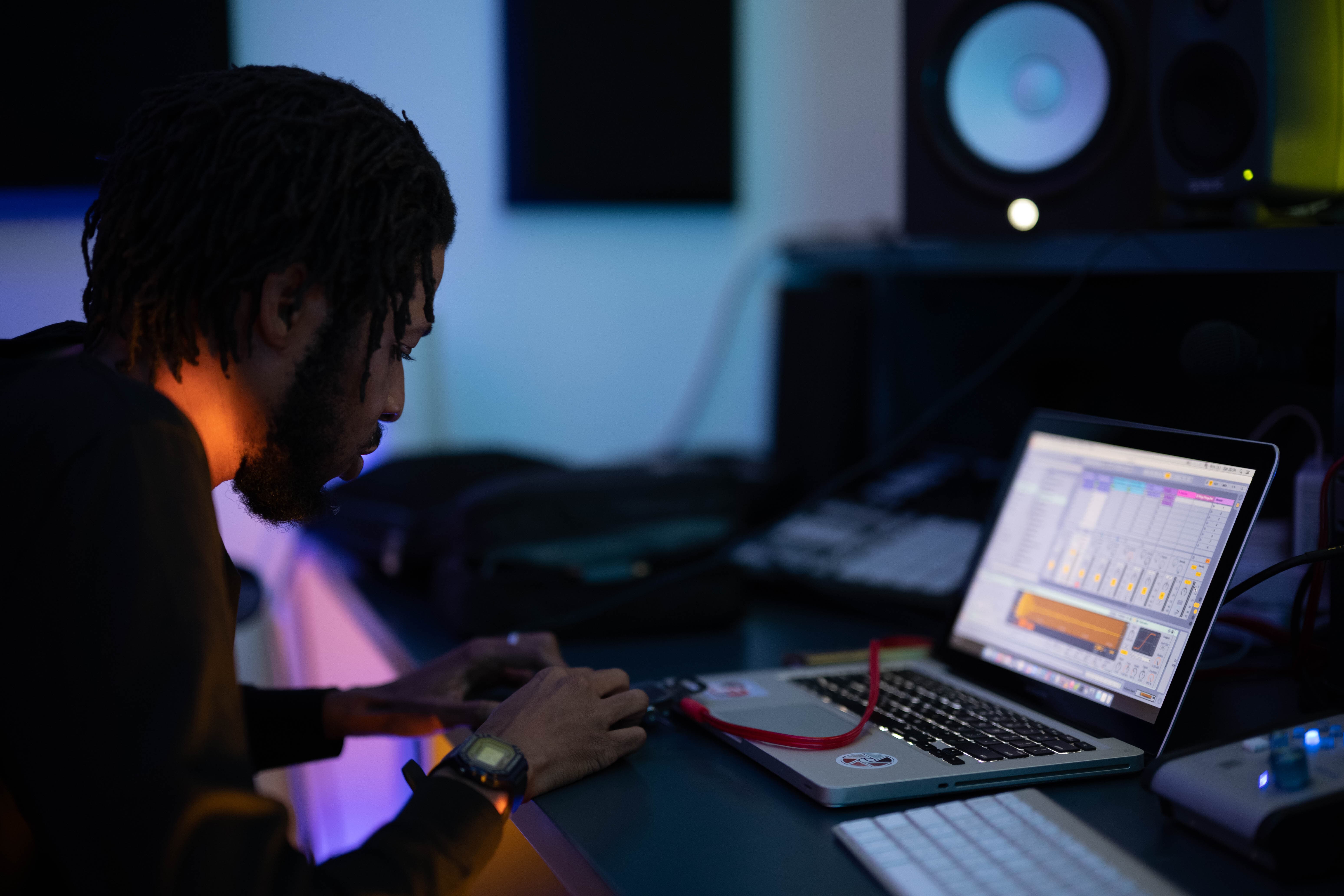 Batida Apresenta: Neon Colonialismo w/ Nandele Maguni