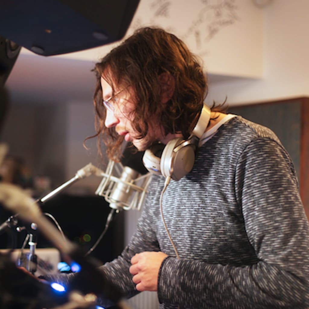 Global Roots: Thris Tian With Legowelt // 23-11-2018
