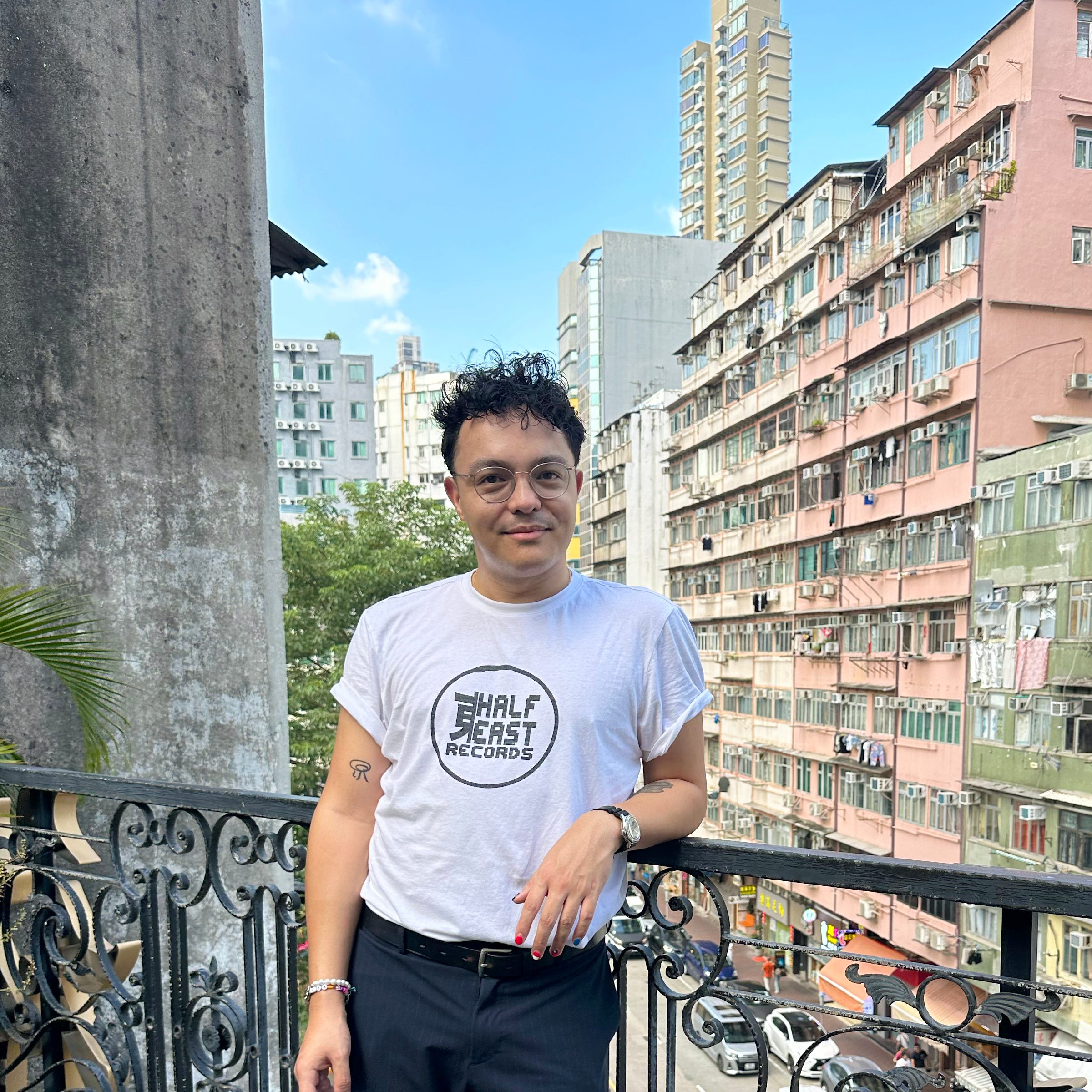 WORLDWIDE BREAKFAST: VALENTINE COMAR W/ DEEJAY NYE [HALF EAST RECORDS] (guest mix)