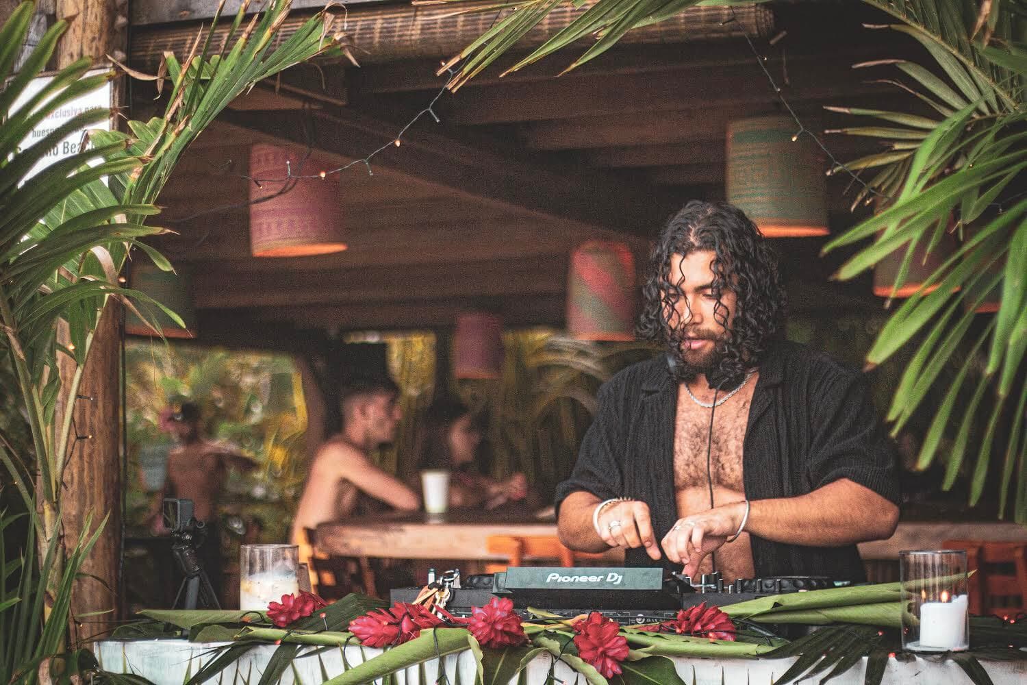 We Out Here Radio: Voices Radio w/ Flores b2b Tryb