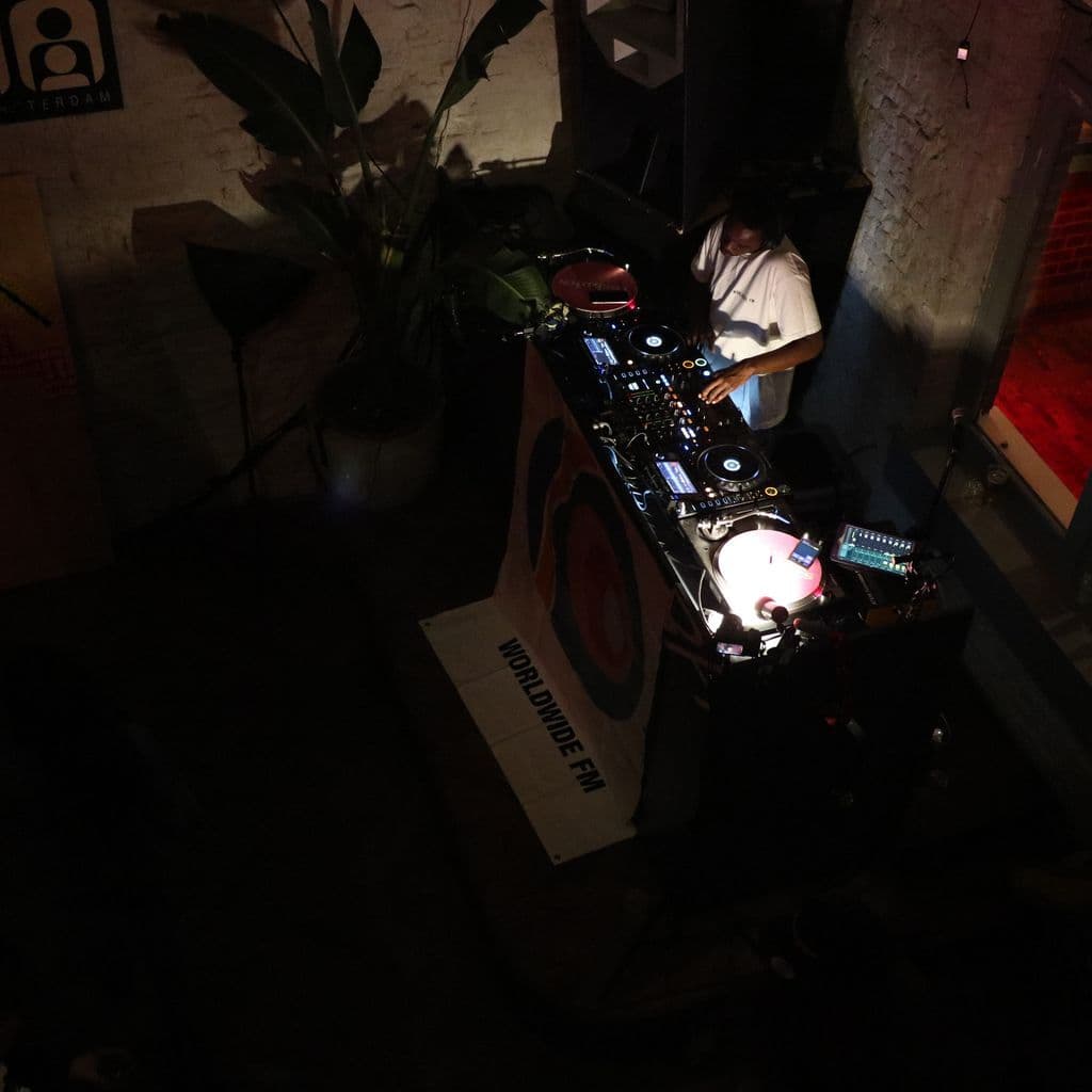 Worldwide FM x Radio Radio: Global Roots with Thris Tian & Auntie Flo // 18-10-18