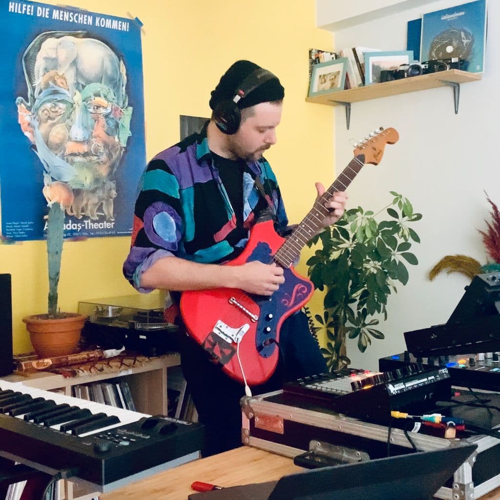 Streaming From Isolation: Islandman & Friends // 26-04-20