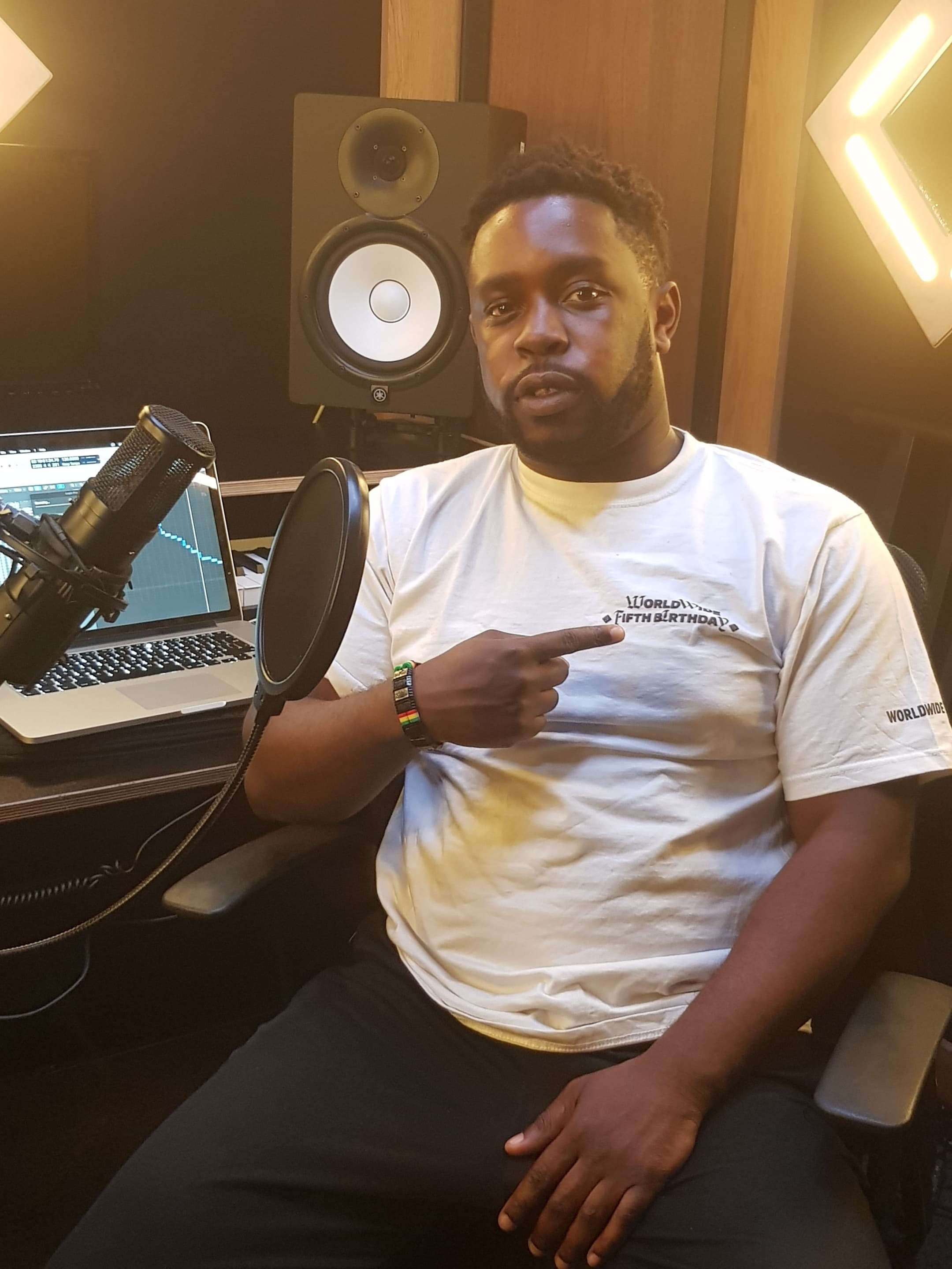 Winter Warmers: Dan Blake with Ambre and Kaisha