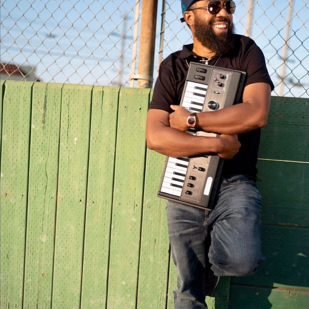 Artform Radio: Sonrisita